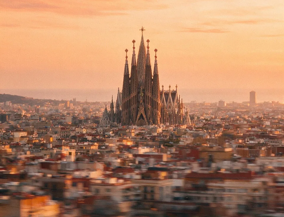 Diseñador web freelance en Barcelona: vista de la ciudad con la Sagrada Familia